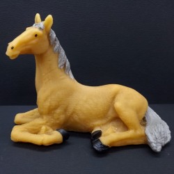 Figurine cheval couché