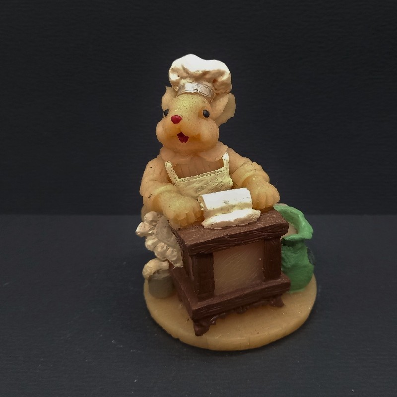 Figurine ours pâtissier en cire d'abeille