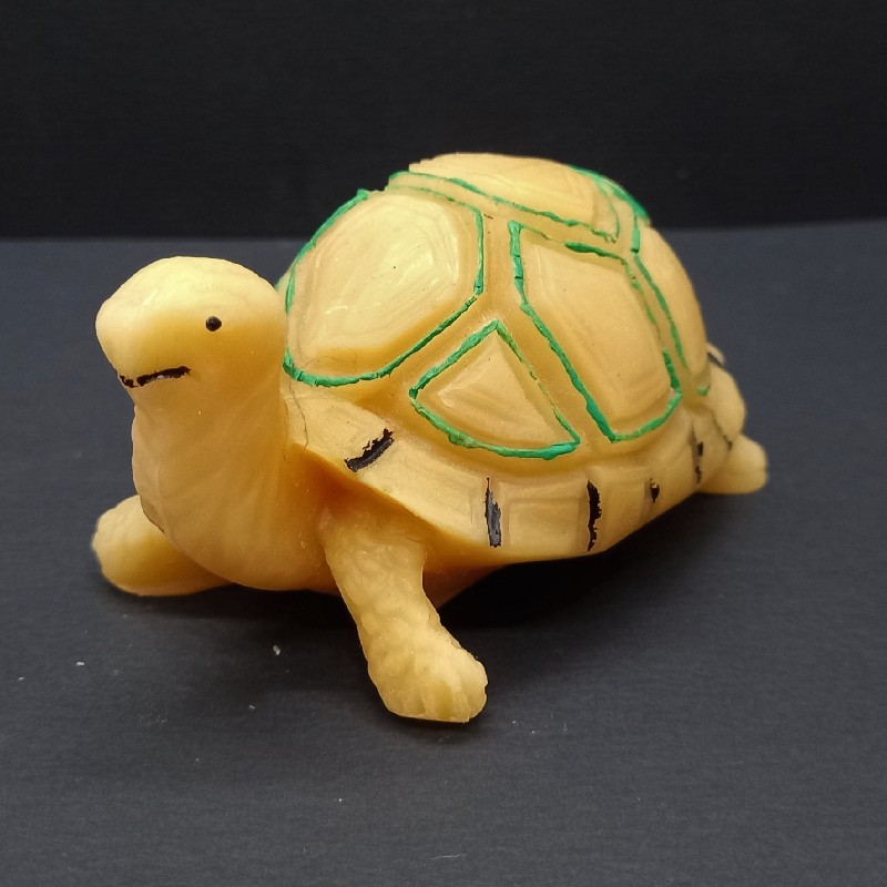 Figurine tortue en cire d'abeille