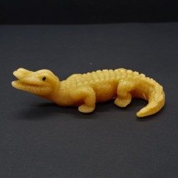 Figurine crocodile en cire d'abeille