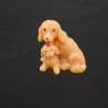 Figurine chienne et chiot en cire d'abeille