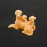 Figurine chienne et ses deux chiots en cire d'abeille