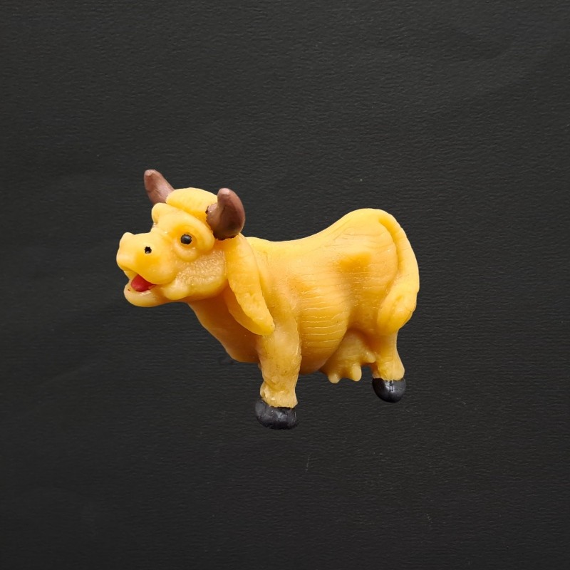 Figurine vache en cire d'abeille