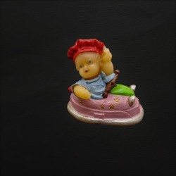 Figurine enfant et voiture...