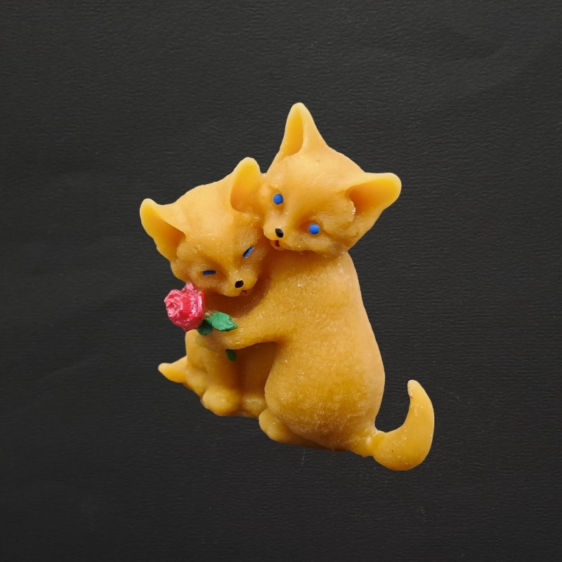 Figurine couple de chat et rose en cire d'abeille