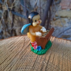 Figurine abeille et piano en cire d'abeille