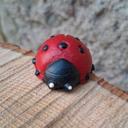 Figurine coccinelle en cire d'abeille