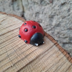 Figurine coccinelle en cire d'abeille