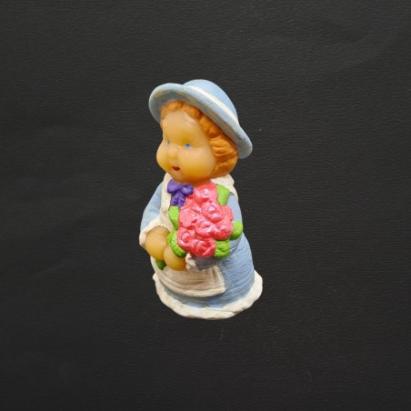 Figurine mamie et fleurs en cire d'abeille