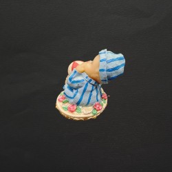 Figurine enfant pyjama en cire d'abeille