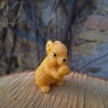 Figurine lapin et petite carotte en cire d'abeille