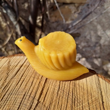 Figurine escargot coquille en relief en cire d'abeille