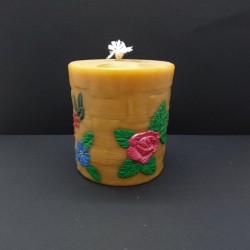 Bougie cylindrique en cire d'abeille avec fleurs